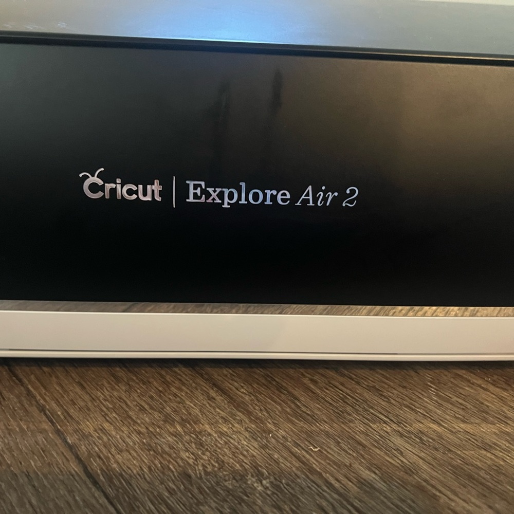 Cricut Explore Air 2 - Elegant Black and White